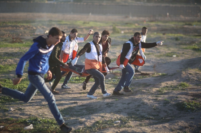 İsrail askerleri Gazze sınırında 75 Filistinliyi yaraladı